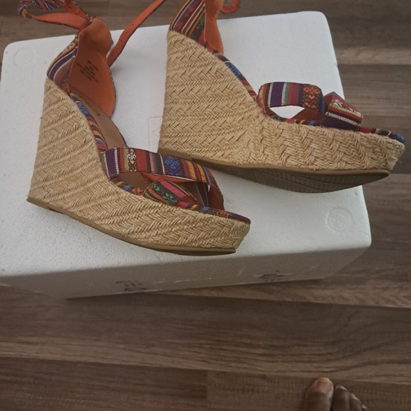 Womanswear - Picture 3 of 8